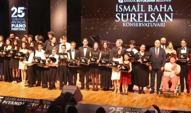 Antalya Piyano Festivali’nde gençler sahne aldı