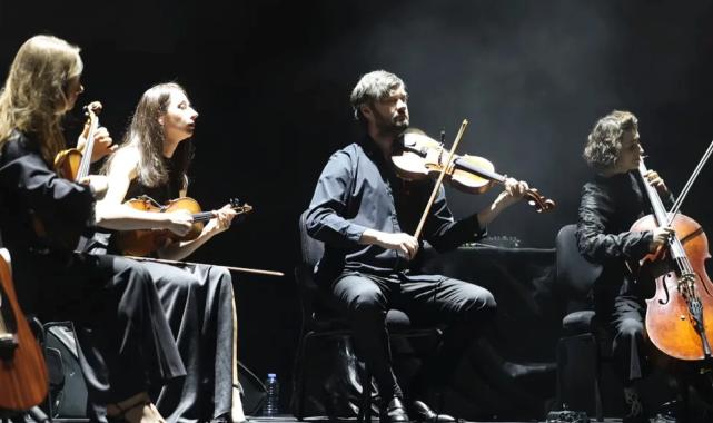 Dünyaca ünlü piyanist İzmir’de ayakta alkışlandı