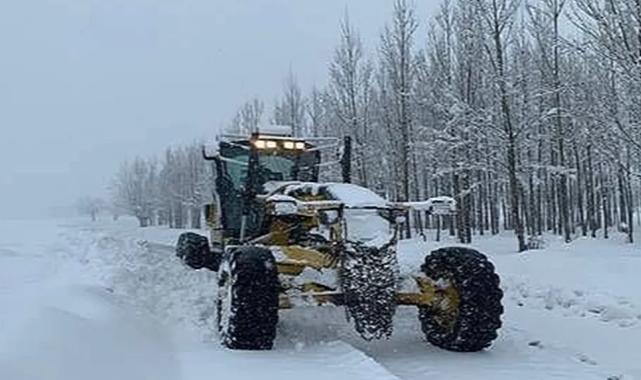 Erzurum’da aşırı kar yağışı ve tipi ulaşımı felç etti