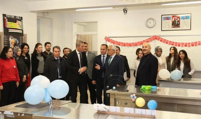 Gebze’de Başkan Büyükgöz ve Kaymakam Özyiğit’ten okullara ziyaret