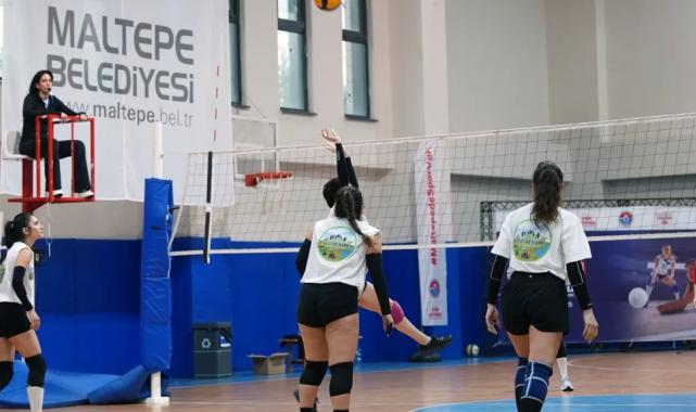 İstanbul Maltepe’de kadınlar şiddeti ‘blok’ladı