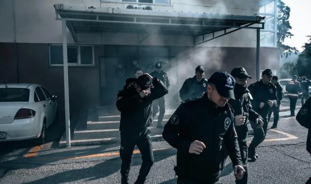 İzmir İtfaiyesi’nden polis okulunda yangın tatbikatı