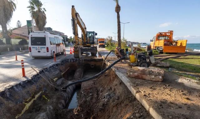 İzmir Mithatpaşa’da ana boru arızası için İZSU seferber oldu