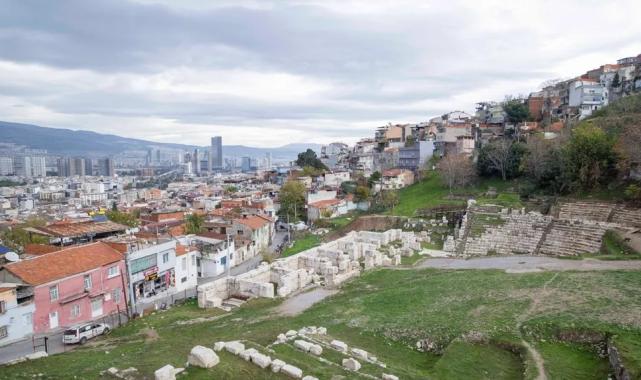 İzmir Smyrna Tiyatrosu gün yüzüne çıkıyor