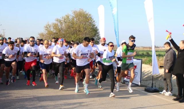 İzmir’de gençler Cumhuriyet’e koştu