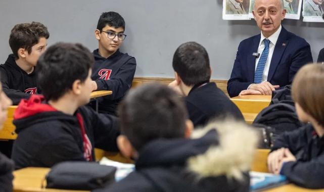 İzmir’de sınıf başkanının vaadi Başkan Büyükakın ile yerine geldi