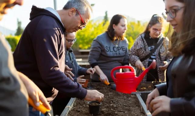 İzmir’de tohumdan toprağa, topraktan sofraya