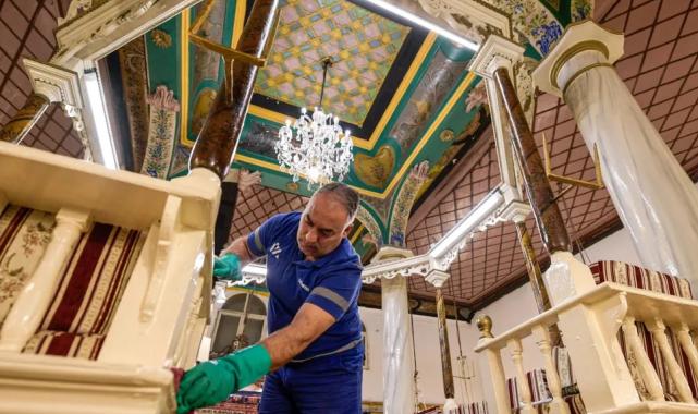 İzmir’in ibadethaneleri köşe bucak temizleniyor