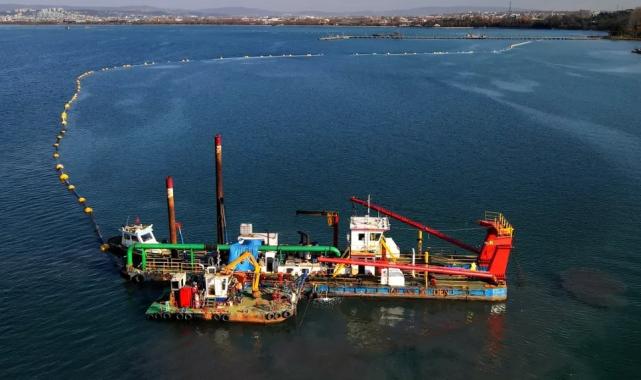 İzmit Körfezi temizlik projesi Türkiye’ye örnek oluyor… Körfez dip çamuru temizliği ile canlanıyor