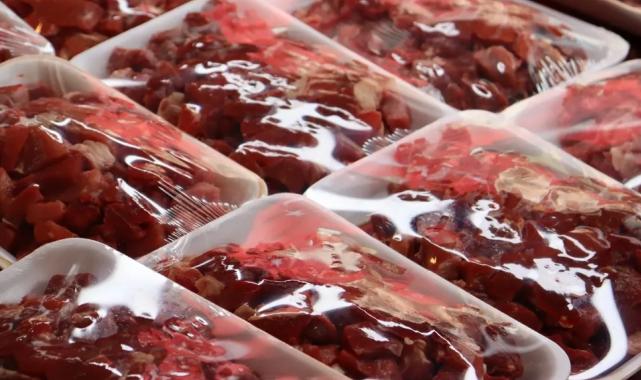 İzmit’te ‘halk et’ yüzleri güldürürken, ‘askıda et’ desteği sürüyor