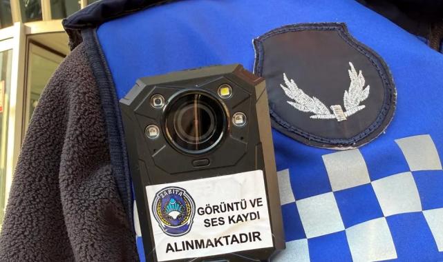 İzmit’te zabıta denetimleri artık yaka kamerasında!