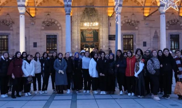 Karatay’da öğrenciler sabah namazı programında buluşuyor