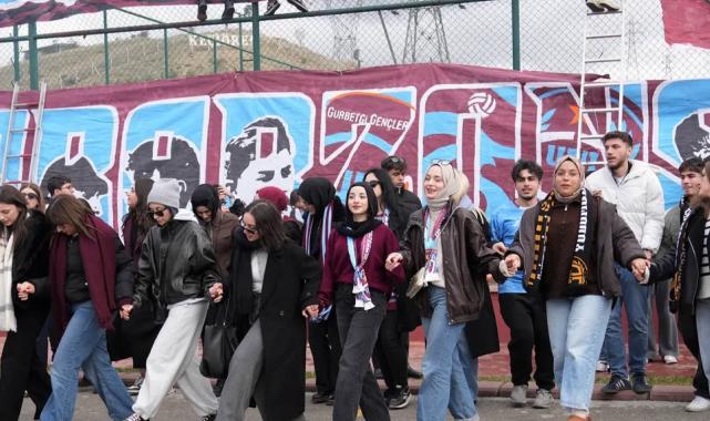 Keçiören’de üniversiteli Trabzonsporlulardan coşkulu horon festivali
