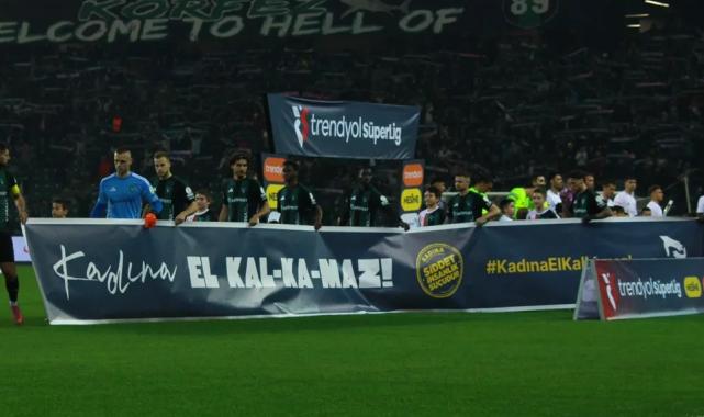 Kocaeli Stadyumu’nda futbolcular kadına şiddete karşı birleşti