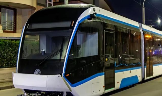 Kocaeli’de raylı sistem güçleniyor… 5 tramvayın ilki raya indi