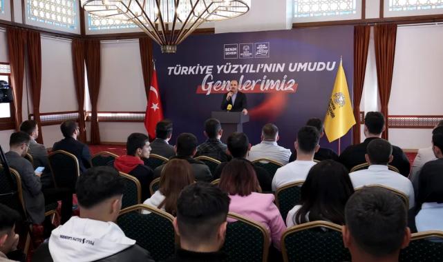 Konya’da Başkan Altay gençlerle buluştu