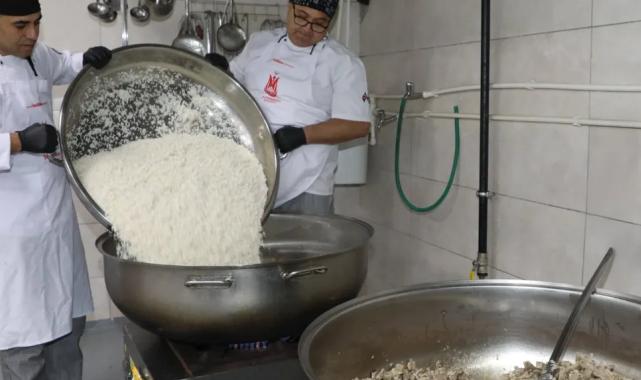 Manisa Şehzadeler Aşevi, 2025’te de vatandaşa sıcak aş ulaştırdı