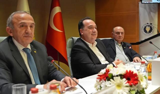 Manisa’da Başkan Dutlulu, Ticaret Odası’nda iş insanlarıyla buluştu