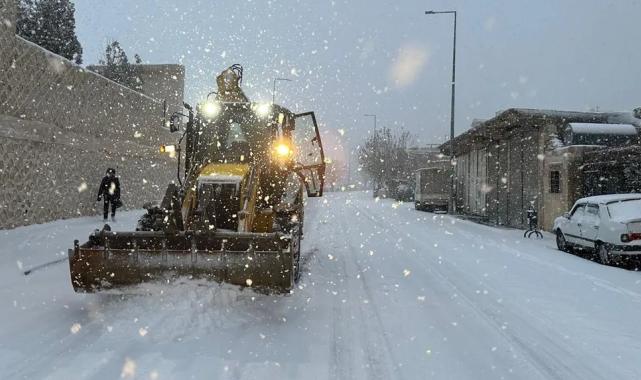 Mardin Artuklu karla mücadele için sahada