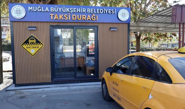 Muğla Büyükşehir’den yerli üretim taksi durakları