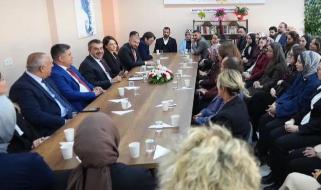 Öğretmenler için meslekte kariyer basamakları kılavuzu yayımlandı