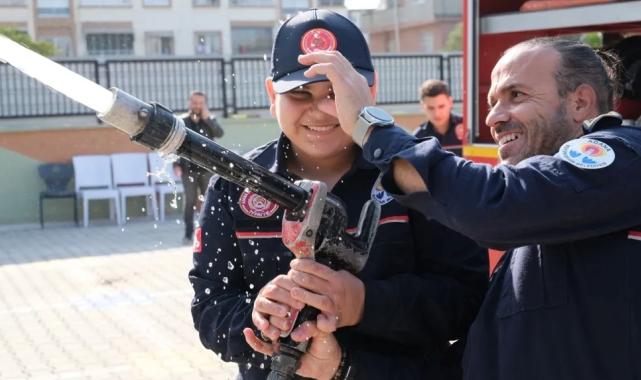 Özel gereksinimli Ahmet bir günlüğüne itfaiye eri oldu