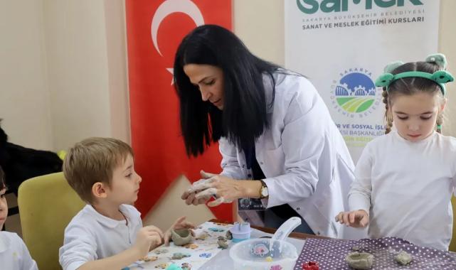 Sakarya’da minikler seramikle, gençler tezhiple tanıştı