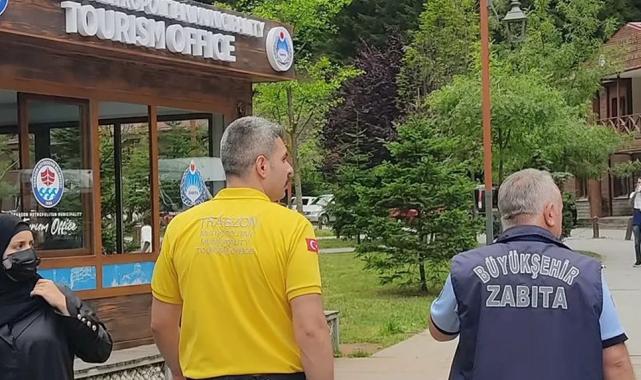 Turistlerin yüzü zabıta ile güldü