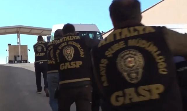 Antalya’da milyon dolarlık kripto para gaspı çetesi çökertildi