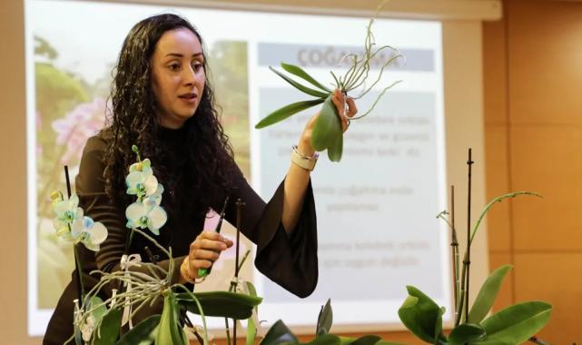 Antalya’da vatandaşlara orkide bakımı eğitimi