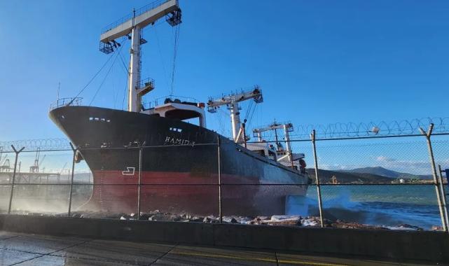 Ege açıklarında kuruyük gemisi karaya oturdu