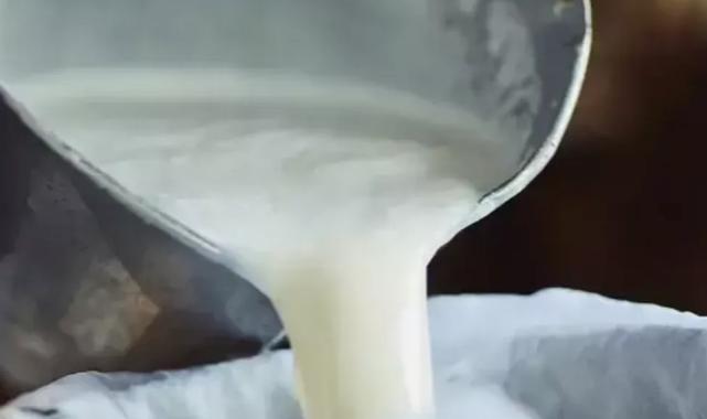 İçme sütü ve tereyağında düşüş… Ayran ve kefir üretimi arttı