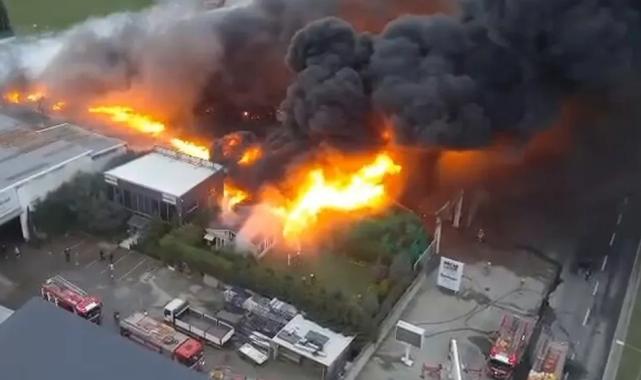 İstanbul Büyükçekmece’de fabrika yangını kontrol altında
