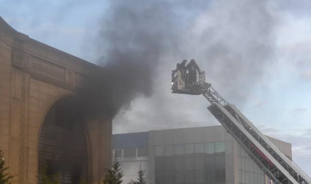 İzmir’de fabrika yangını kısa sürede kontrol altına alındı