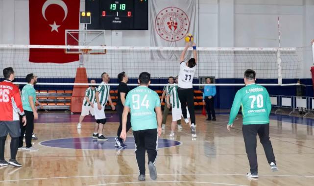 Karatay’da birimler arası voleybol turnuvası başladı
