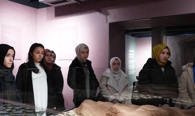 Lima öğrencileri Taş Bina’daki Siyer Sergisi’ni ziyaret etti