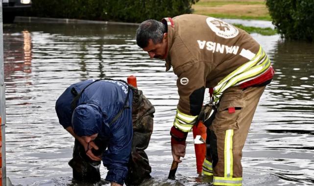 Manisa’da sağanak mesaisi