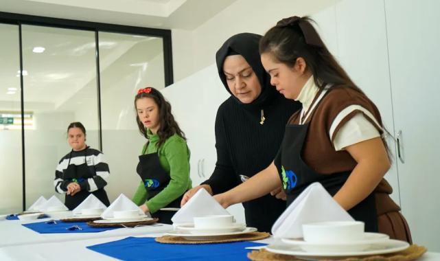 Meram’da down sendromlu bireylere sertifikalı komi eğitimi