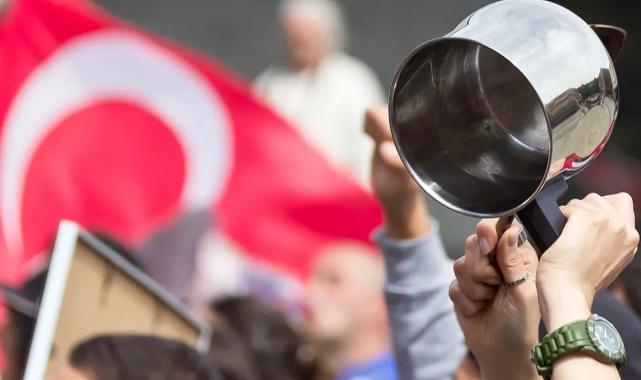 TBMM kararına karşı ülke genelinde eylem… DEV EMEKLİ-SEN emekli hakları için nöbette