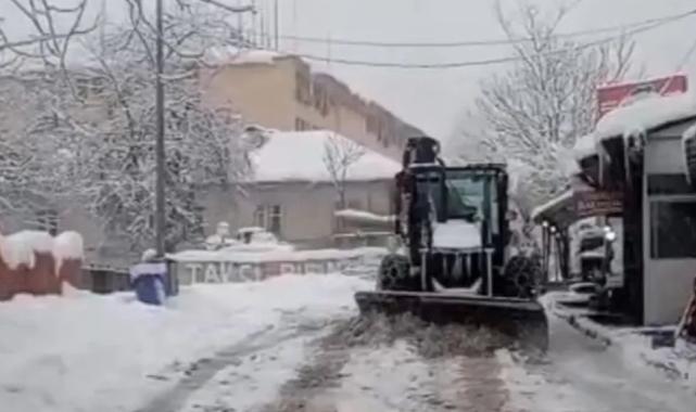 Tunceli, son 65 yılın en yoğun kar yağışıyla mücadele ediyor