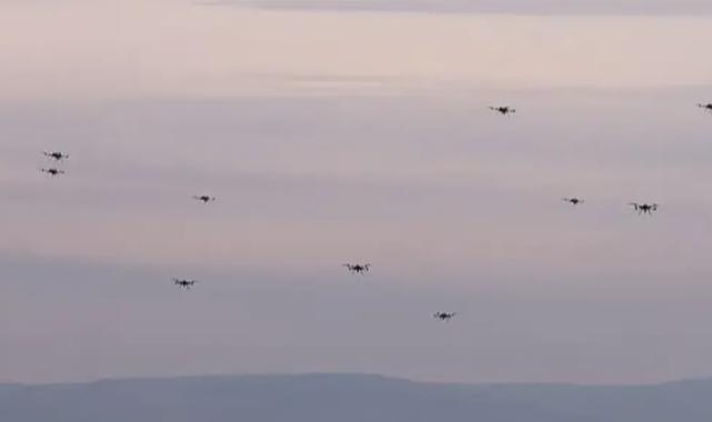 Türkiye’de ilk! Sürü İHA’lar gerçek mühimmatla hedefi vurdu