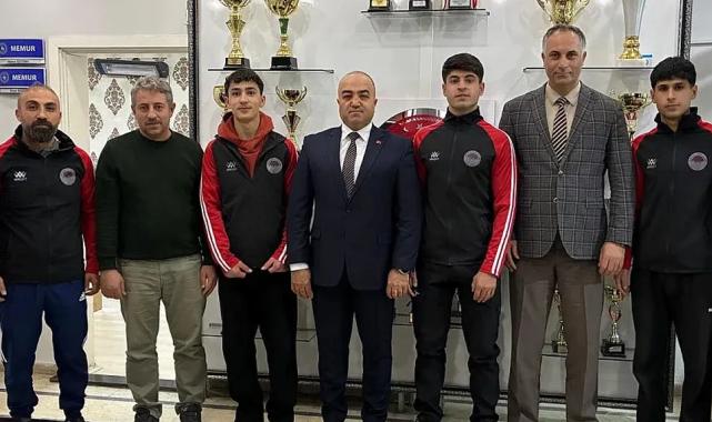 Ağrılı halterciler Mersin’de madalyaları topladı