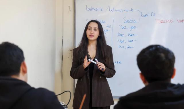 Antalya’da  gençlere eğitim desteği sürüyor