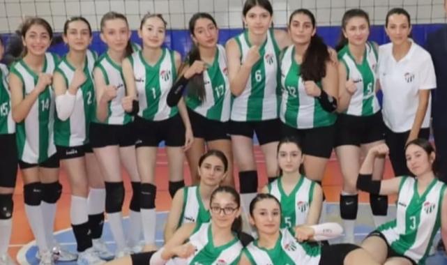 Artvinspor kadın voleybol takımı turnuvaya galibiyetle başladı
