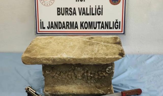 Bursa’da tarihi eser operasyonu… Lahit ve objeler ele geçirildi