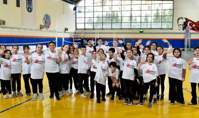 Fabrika Voleybol Ankaralı çocukları fileyle tanıştırdı