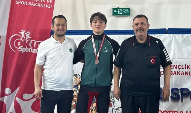 Halter ve güreşte Karatay rüzgarı