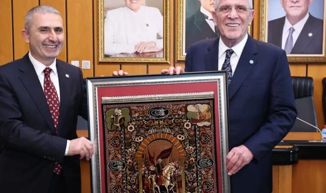 İYİ Parti Kocaeli’den Genel Başkan Dervişoğlu’na anlamlı hediye