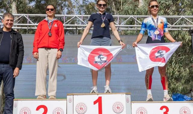 İzmir Duatlonu Türkiye Kupası nefes kesti