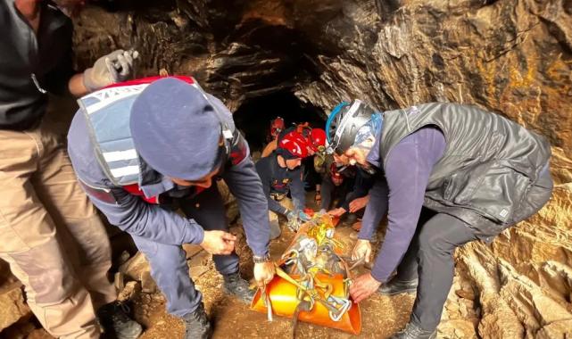 İzmir Selçuk’ta mağarada 9 saatlik kurtarma seferberliği